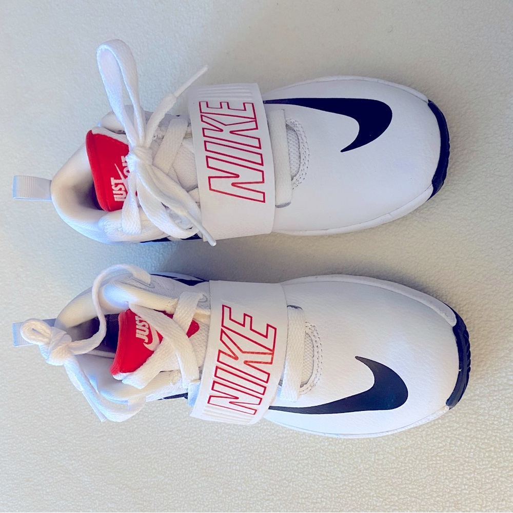 NIKE TEAM HUSSLE size little boys 13